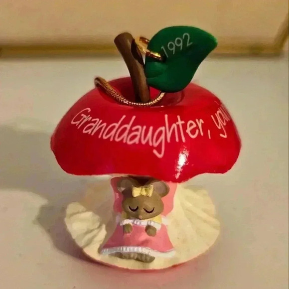 Hallmark Ornament 1992 Grandaughter Ornament - Picture 1 of 1